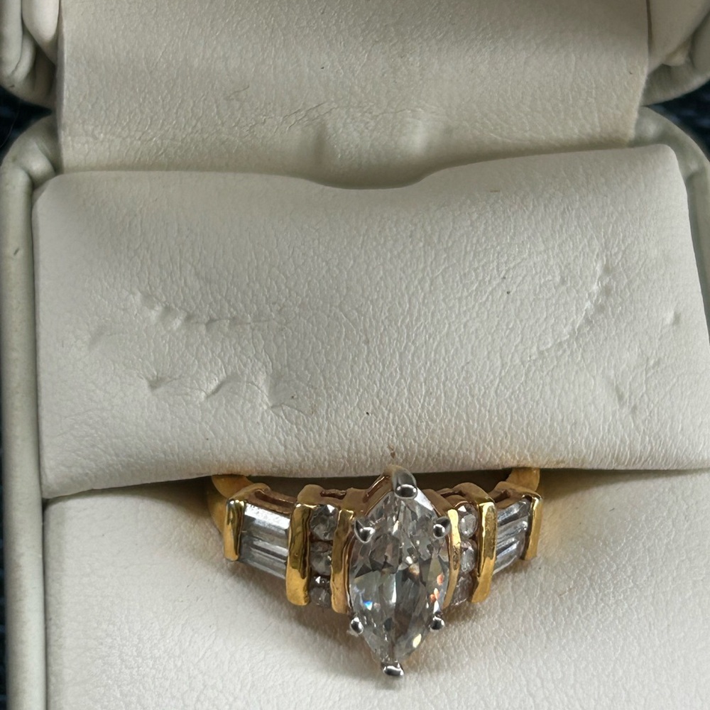 Elegant Gold and Silver Women's Ring